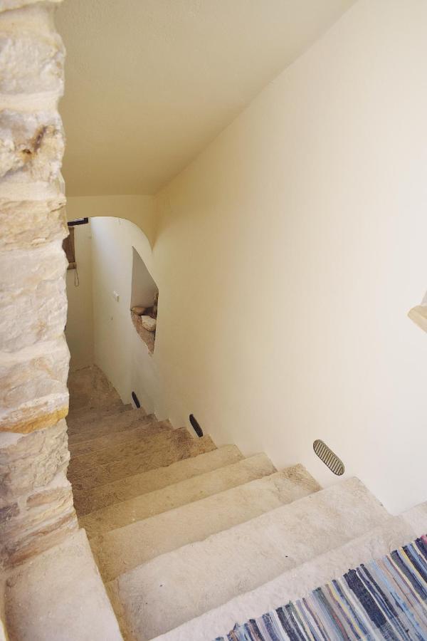 Yi Artistry 1-Bedroom Medieval Holiday House Kalamoti Extérieur photo