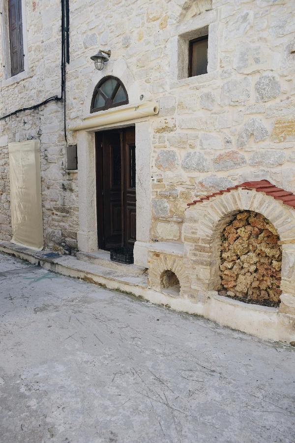 Yi Artistry 1-Bedroom Medieval Holiday House Kalamoti Extérieur photo