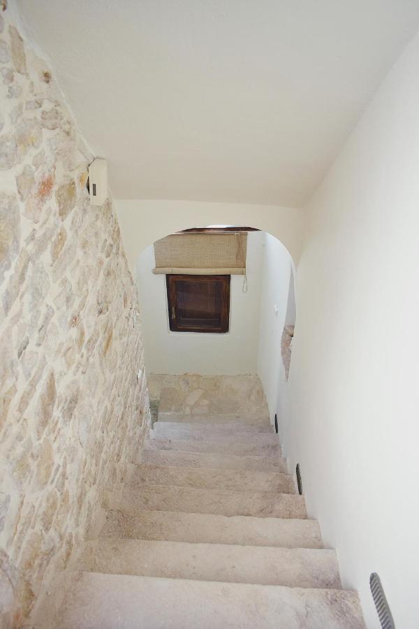 Yi Artistry 1-Bedroom Medieval Holiday House Kalamoti Extérieur photo