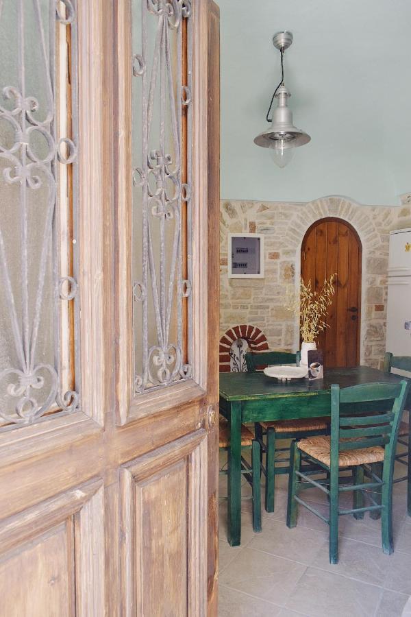 Yi Artistry 1-Bedroom Medieval Holiday House Kalamoti Extérieur photo