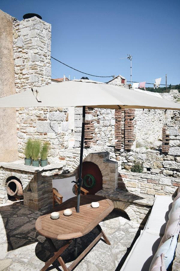 Yi Artistry 1-Bedroom Medieval Holiday House Kalamoti Extérieur photo