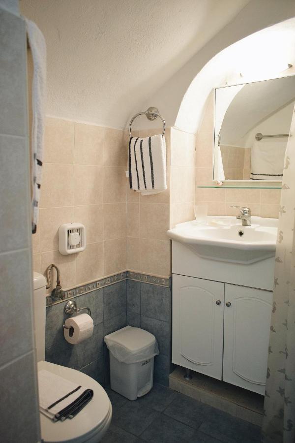 Yi Artistry 1-Bedroom Medieval Holiday House Kalamoti Extérieur photo