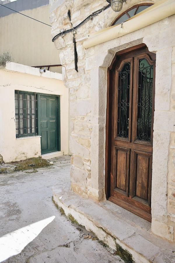 Yi Artistry 1-Bedroom Medieval Holiday House Kalamoti Extérieur photo